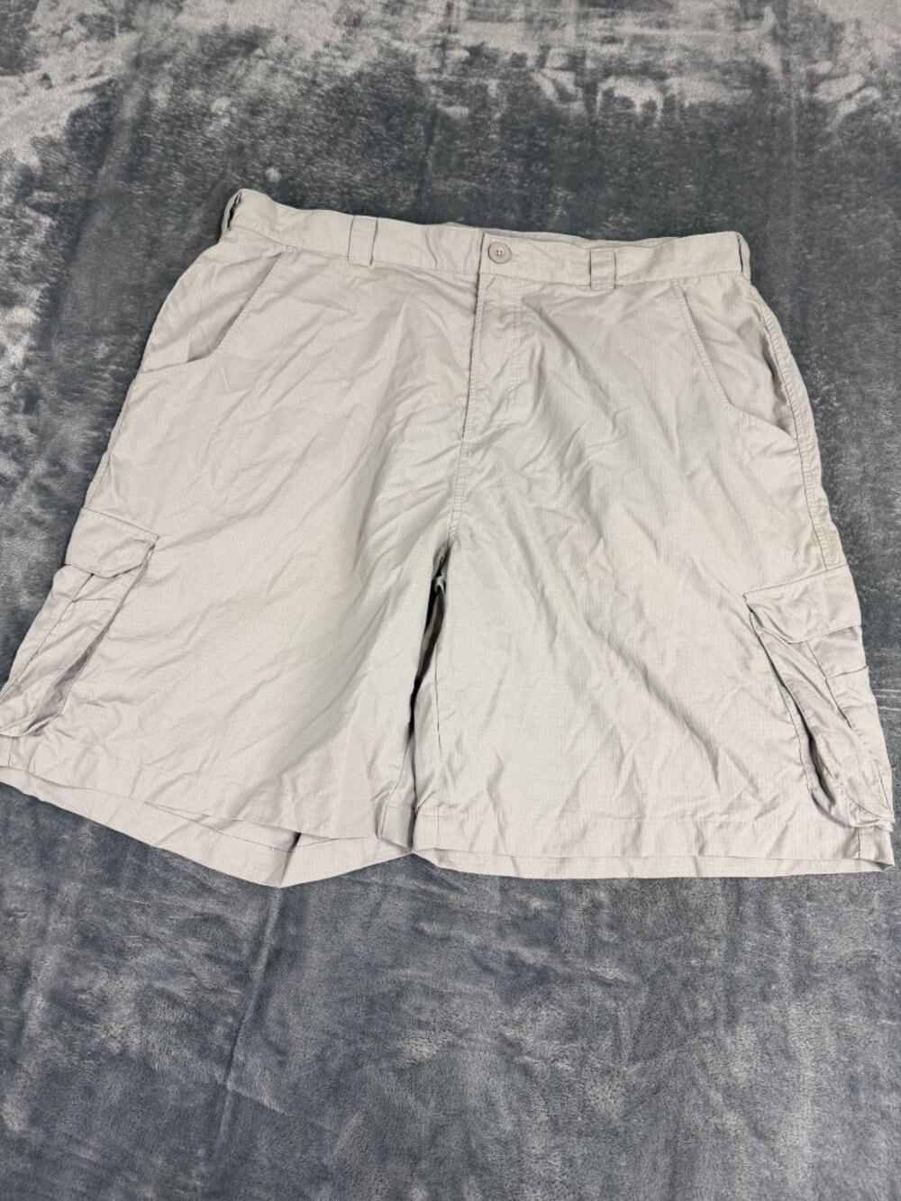 Under Armour Mens Gray Cargo Shorts 40